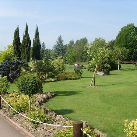 Hotel Abbaye Du Golf De Lesigny Bagian luar foto