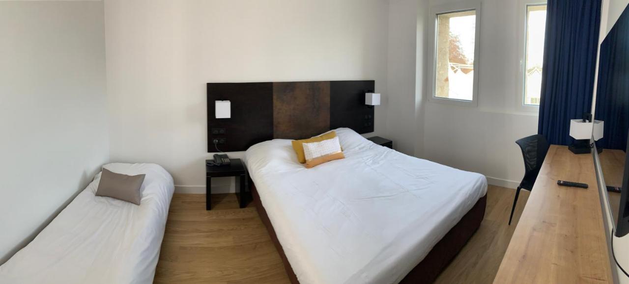 Hotel Abbaye Du Golf De Lesigny Bagian luar foto