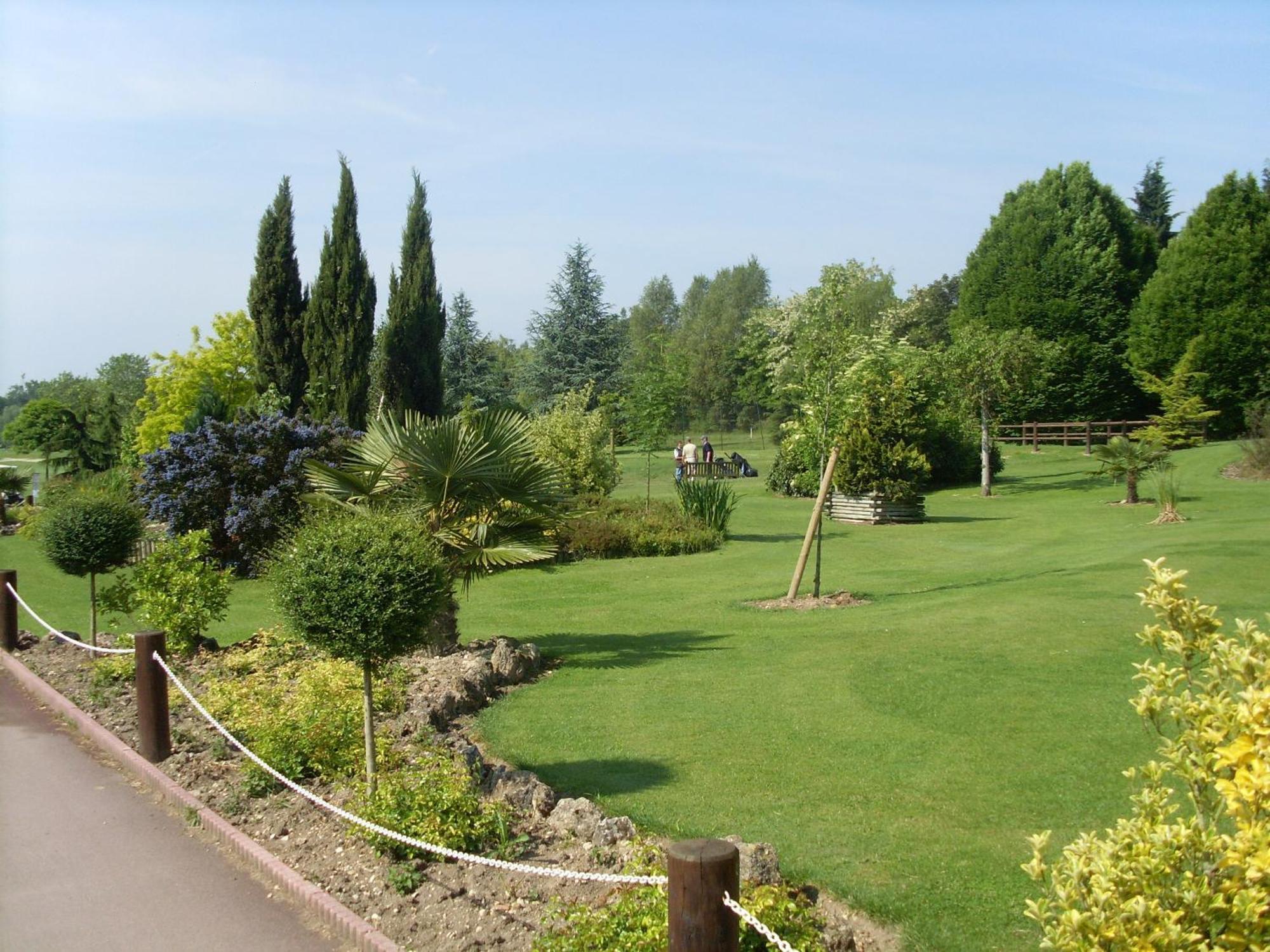 Hotel Abbaye Du Golf De Lesigny Bagian luar foto
