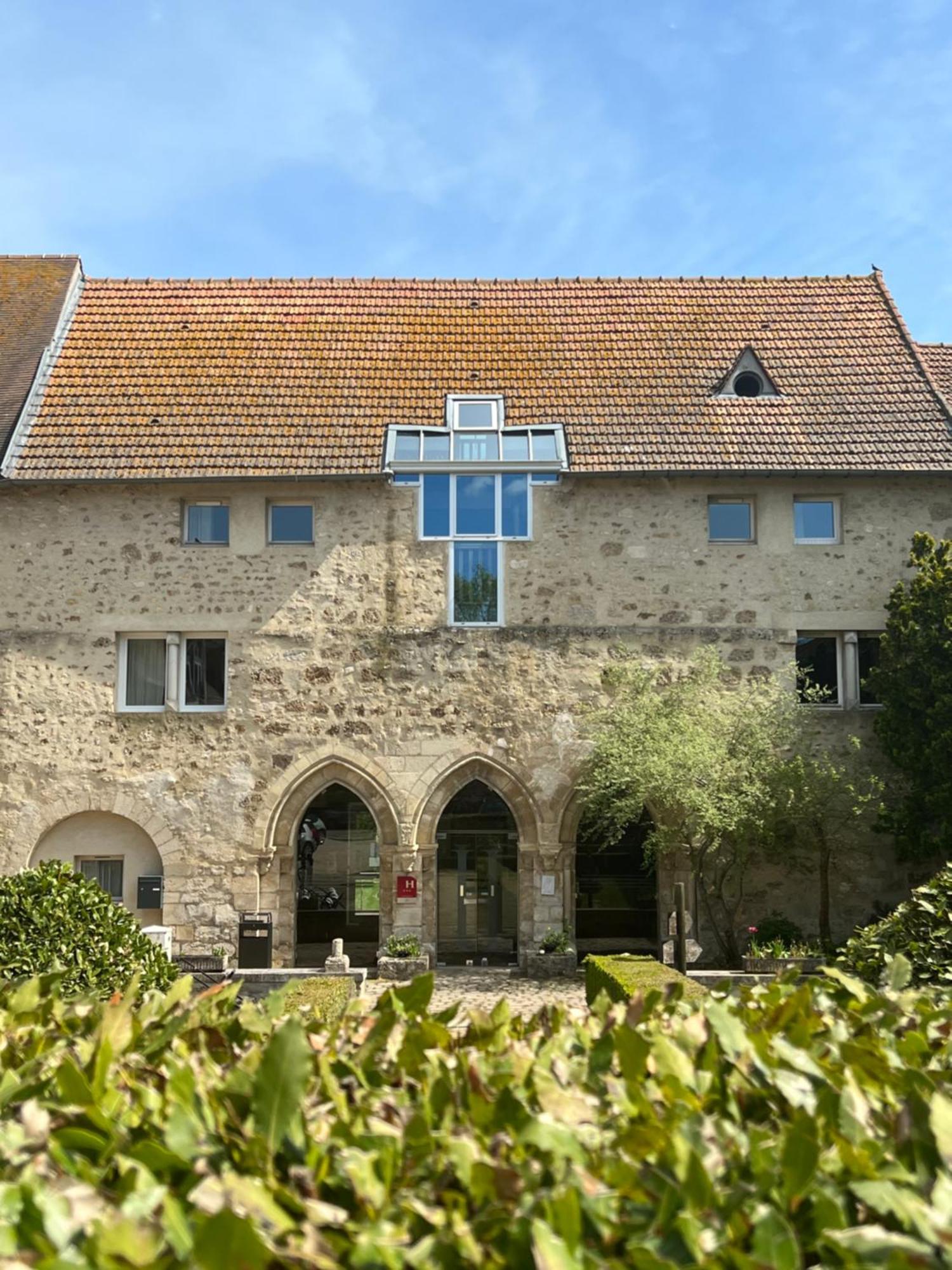 Hotel Abbaye Du Golf De Lesigny Bagian luar foto
