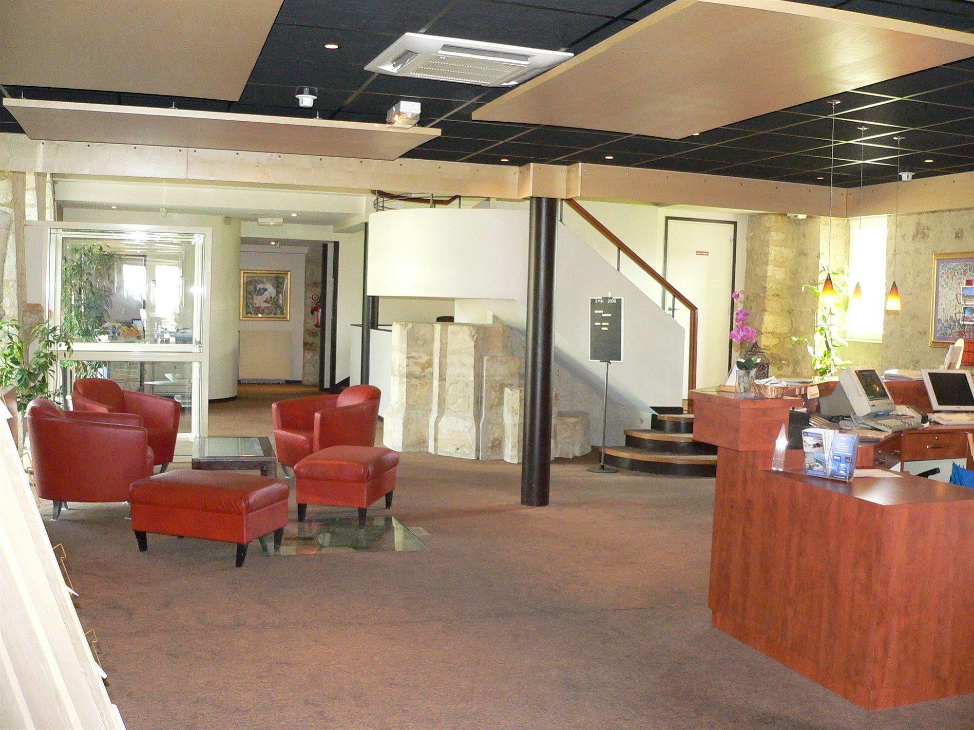 Hotel Abbaye Du Golf De Lesigny Bagian luar foto